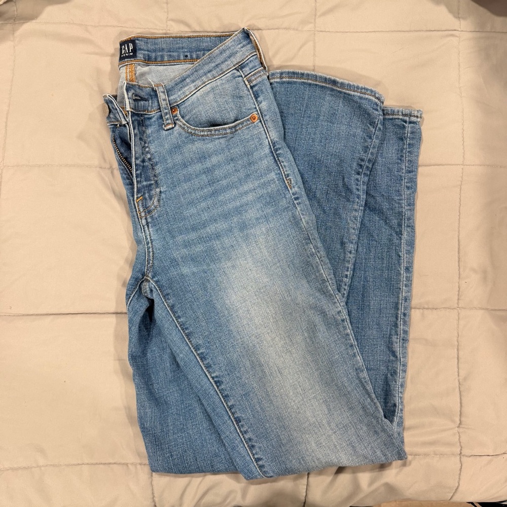 GAP Women’s  Light Blue Slim Jeans